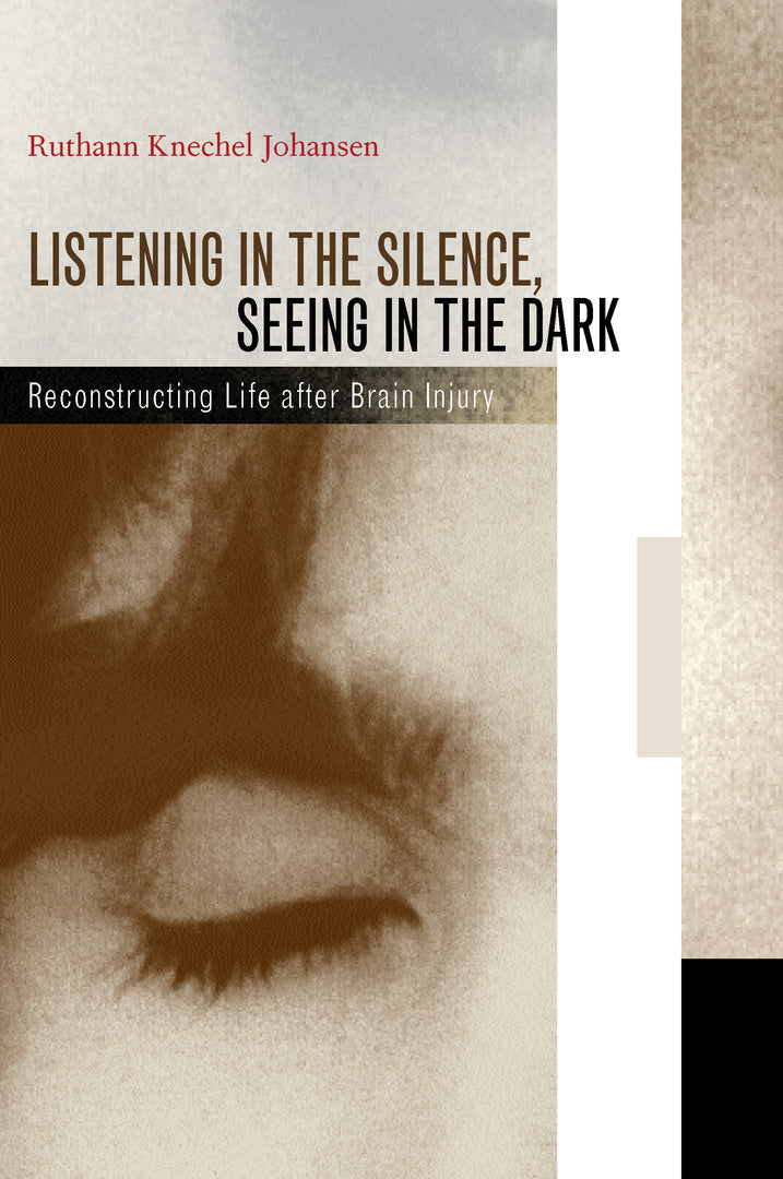 Cover image for Listening in the Silence, Seeing in the Dark ISBN 9780520231146